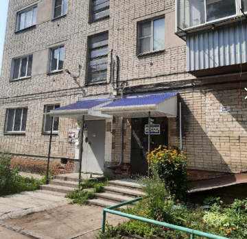Установили козырьки