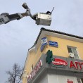 Уборка снега с крыш в самом в разгаре