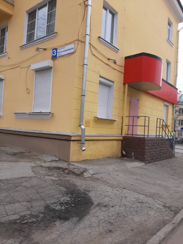 📌Закрашиваем пропагандистские надписи на фасадах домов на нашем фонде.