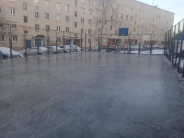 Все на лёд😊 В этом году снова заливаем каток между домами МЖК 1 и МЖК 4, надеемся что он станет традиционным.