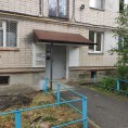 Приводим в порядок подъездные козырьки. На фото 8 марта 153