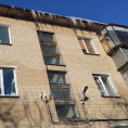 Уборка сосулек с кровли