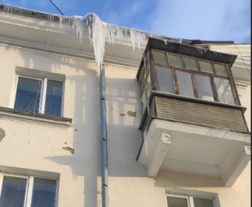 Расчистка кровли от снега и наледи