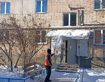 Очистка козырьков от снега