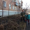 Пришла весна, а значит пришла пора приводить в порядок наши дворы после зимы.